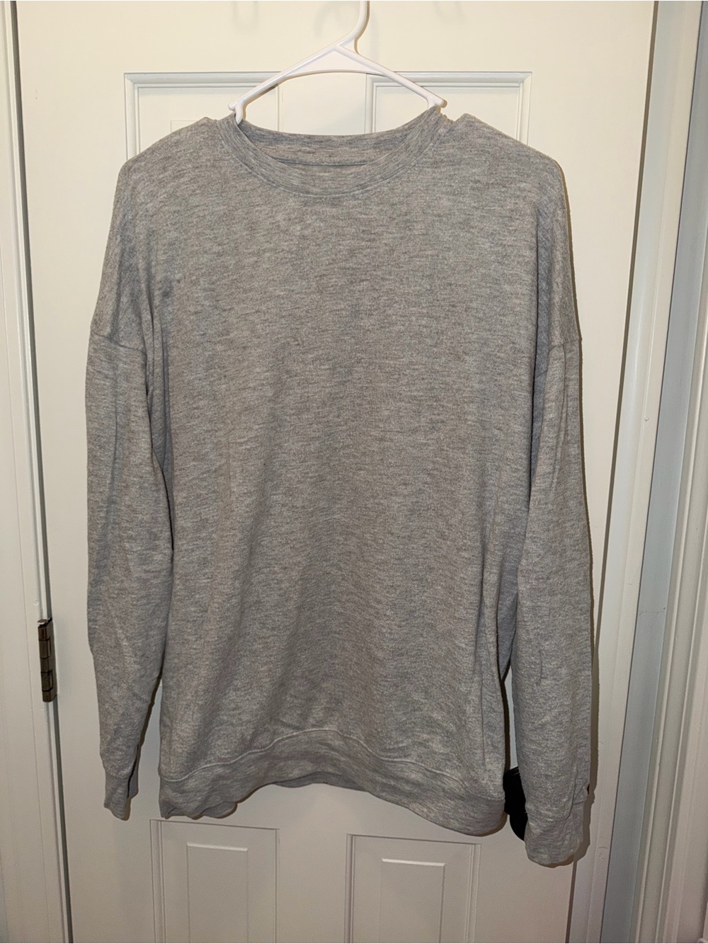 ALO Yoga Women's Light Grey Crewneck Sweatshirt